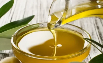 Natürliche Öle bei Defsa und ihre Wirkung Olivenöl, Lorbeer, Teebaum & Co